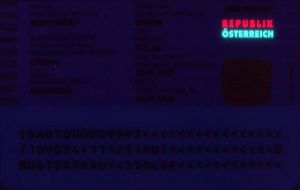 AUT-BO-02002 - 
<Verso> - UV feature