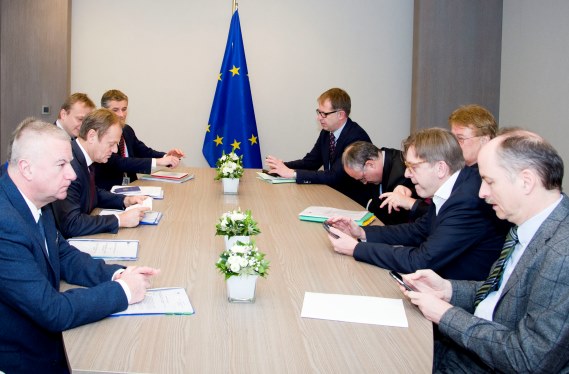 El 12 de febrero el presidente Tusk se reunió con los representantes del PE, Guy Verhofstadt, Elmar Brok y Roberto Gualteri