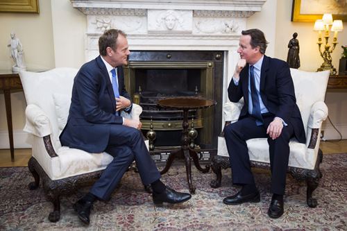 El presidente Donald Tusk se reunió con el primer ministro David Cameron el 31 de enero de 2016 para formalizar su propuesta 