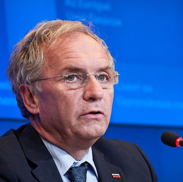 Aleš Hojs, ministro del Interior de Eslovenia