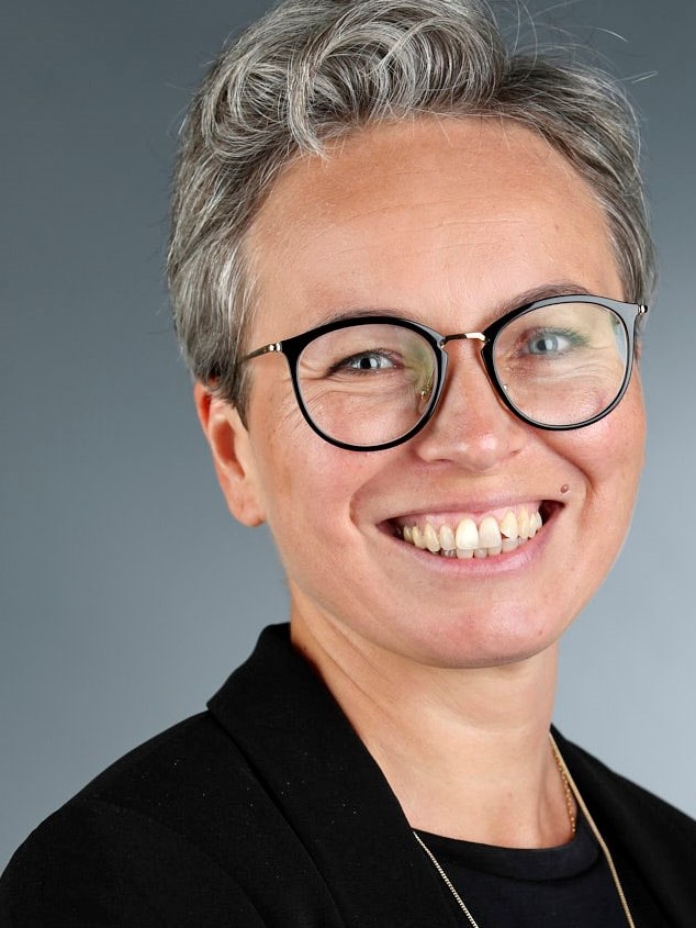 Anna Zabrowarny, oikeudellisten neuvonantajien avustaja, JUR