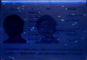 AND-AO-01001 - 
<Strana s osobn&iacute;mi &uacute;daji> - Jištěn&iacute; v UV světle