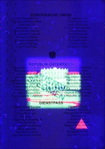 AUT-AS-02002 - 
<Strona wewnętrzna (strony wewnętrzne)> - Zabezpieczenie widoczne w promieniowaniu UV
