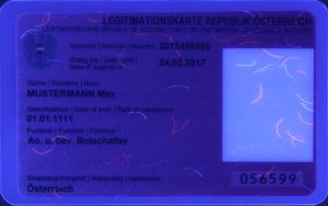 AUT-HD-03001 - 
<Recto &ndash; identit&agrave;> - Elemento UV