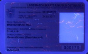 AUT-HD-03002 - 
<Předn&iacute; strana - totožnost> - Jištěn&iacute; v UV světle