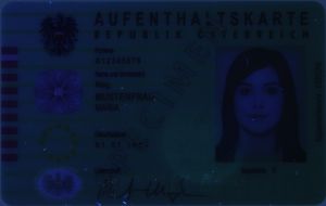 AUT-HO-05003 - 
<Recto - identity> - UV feature