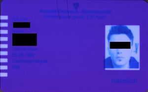 AUT-HP-05001 - 
<Předn&iacute; strana - totožnost> - Jištěn&iacute; v UV světle