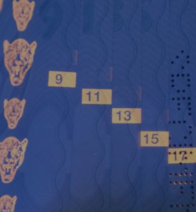 COD-AD-01001 - 
<Vnitřn&iacute; strana (strany)> - Jištěn&iacute; v UV světle