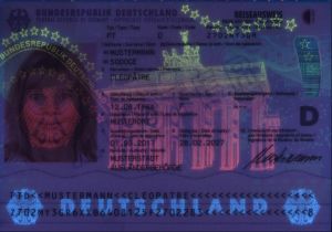 DEU-JO-02002 - 
<Integrovan&aacute; karta s osobn&iacute;mi &uacute;daji - předn&iacute; strana (totožnost)> - Jištěn&iacute; v UV světle