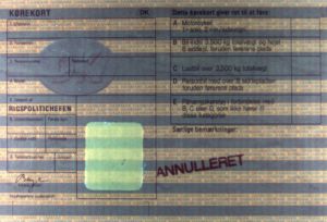 DNK-FO-01002 - 
<Předn&iacute; strana - totožnost> - Jištěn&iacute; v UV světle