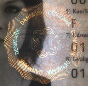 DNK-JO-05002 - 
<Integrovan&aacute; karta s osobn&iacute;mi &uacute;daji - předn&iacute; strana (totožnost)> - OVD - opticky proměnliv&yacute; prvek