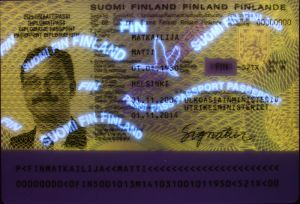 FIN-AD-03001 - 
<Kard tal-bijodata integrata - recto (identit&agrave;)> - Element UV
