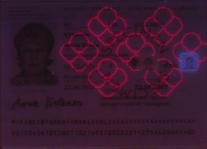 FIN-AD-05001 - 
<Integrovan&aacute; karta s osobn&iacute;mi &uacute;daji - předn&iacute; strana (totožnost)> - Jištěn&iacute; v UV světle