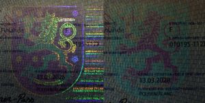 FIN-AP-07002 - 
<Integrovan&aacute; karta s osobn&iacute;mi &uacute;daji - předn&iacute; strana (totožnost)> - OVD - opticky proměnliv&yacute; prvek