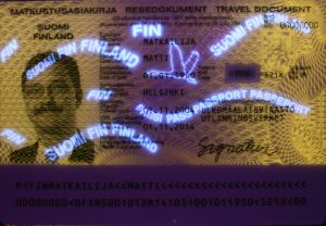 FIN-JO-03002 - 
<Integrovan&aacute; karta s osobn&iacute;mi &uacute;daji - předn&iacute; strana (totožnost)> - Jištěn&iacute; v UV světle