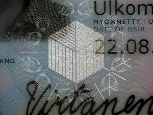 FIN-JO-05002 - 
<Integrovan&aacute; karta s osobn&iacute;mi &uacute;daji - předn&iacute; strana (totožnost)> - OVD - opticky proměnliv&yacute; prvek