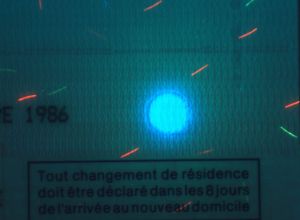 FRA-HO-04001 - 
<Zadn&iacute; strana > - Jištěn&iacute; v UV světle