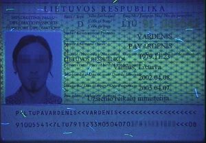 LTU-AD-01001 - 
<Strana s osobn&iacute;mi &uacute;daji> - Jištěn&iacute; v UV světle