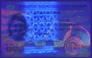 LTU-FO-02001 - 
<Integrovan&aacute; karta s osobn&iacute;mi &uacute;daji - předn&iacute; strana (totožnost)> - Jištěn&iacute; v UV světle