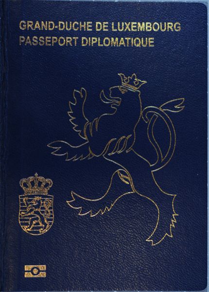 LUX-AD-02003 - 
<Outside front cover>
                