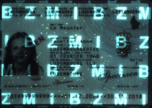 LUX-BO-02002 - 
<Předn&iacute; strana - totožnost> - Jištěn&iacute; v UV světle