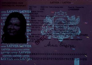 LVA-AD-01002 - 
<Strana s osobn&iacute;mi &uacute;daji> - Jištěn&iacute; v UV světle