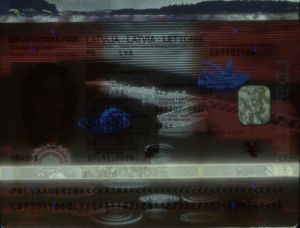 LVA-AD-02002 - 
<Integrovan&aacute; karta s osobn&iacute;mi &uacute;daji - předn&iacute; strana (totožnost)> - Jištěn&iacute; v UV světle