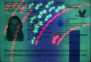 LVA-JO-04002 - 
<Strana s osobn&iacute;mi &uacute;daji> - Jištěn&iacute; v UV světle