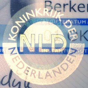 NLD-AO-01002 - 
<Integrovan&aacute; karta s osobn&iacute;mi &uacute;daji - předn&iacute; strana (totožnost)> - OVD - opticky proměnliv&yacute; prvek