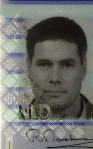 NLD-AS-02001 - 
<Card integrat de date de identificare - recto (identitate)> - Măsură de siguranţă suplimentară
