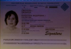RUS-AS-03002 - 
<Integrovan&aacute; karta s osobn&iacute;mi &uacute;daji - předn&iacute; strana (totožnost)> - Jištěn&iacute; v UV světle