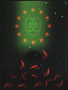 SVK-AS-03001 - 
<Desky - zadn&iacute; předs&aacute;dka> - Jištěn&iacute; v UV světle