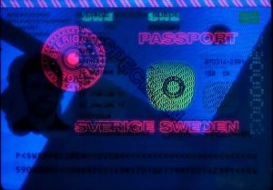 SWE-AD-04001 - 
                    <Integrovan&aacute; karta s osobn&iacute;mi &uacute;daji - předn&iacute; strana (totožnost)>
                     - Jištěn&iacute; v UV světle