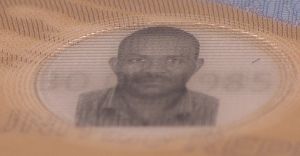 TZA-AD-02001 - 
<Tessera integrata con dati anagrafici - recto (identit&agrave;)> - OVD - elemento otticamente variabile