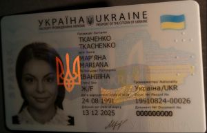 UKR-TO-01002 - 
<Recto - identity> - OVD (optically variable device)